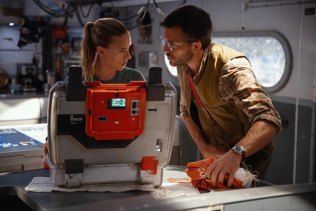 Scarlett Johansson, Jonathan Bailey