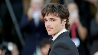 Jacob Elordi, Mia Goth and More ‘Frakenstein’ Stars Liven Up the Red Carpet for World Premiere | Photos