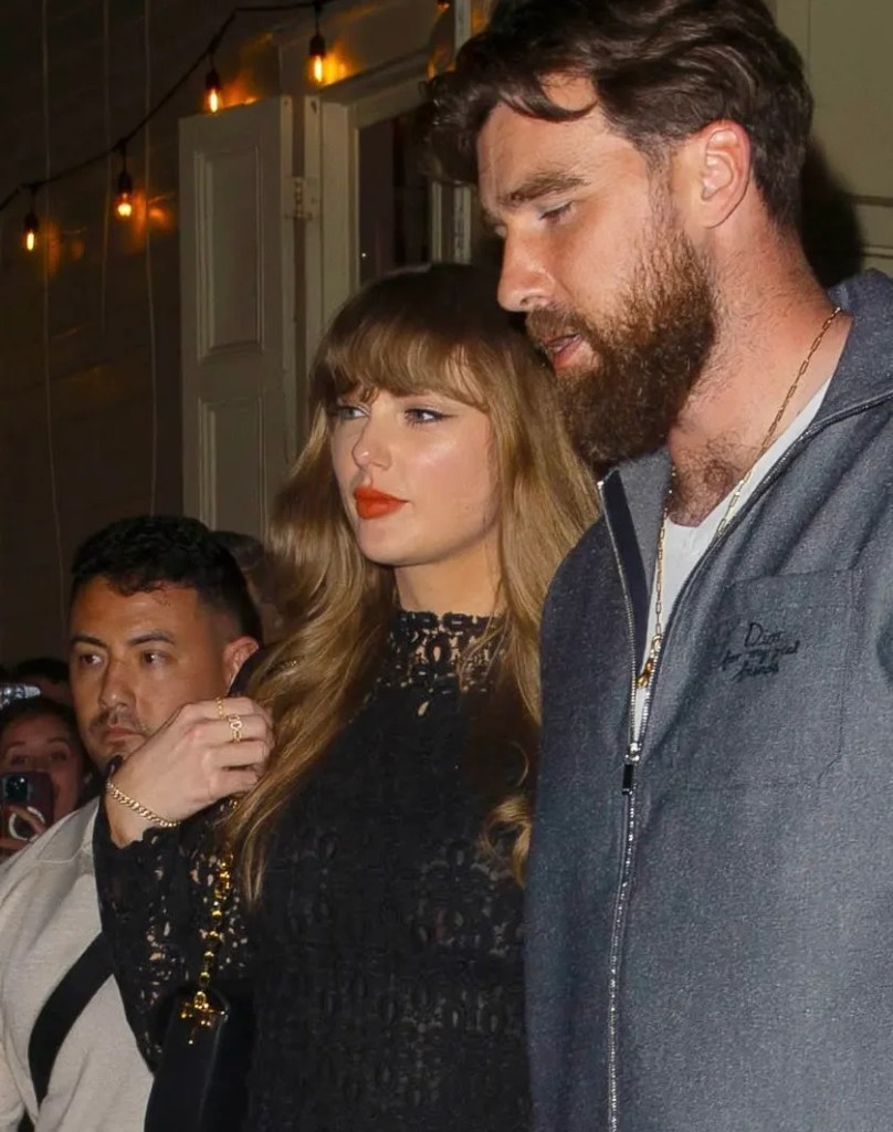 Taylor Swift wearing a Kimitake Links Iconic ring. Source: Kimitake